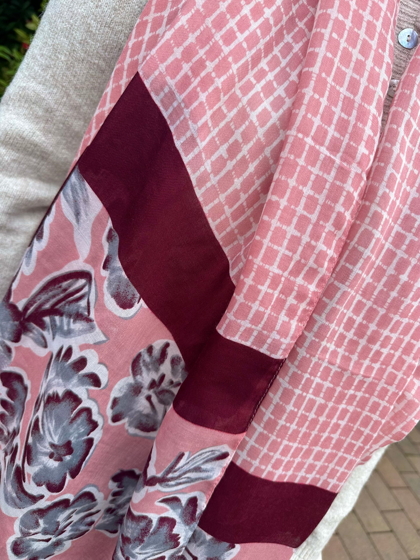 SUZANNA scarf in pink and burgundy