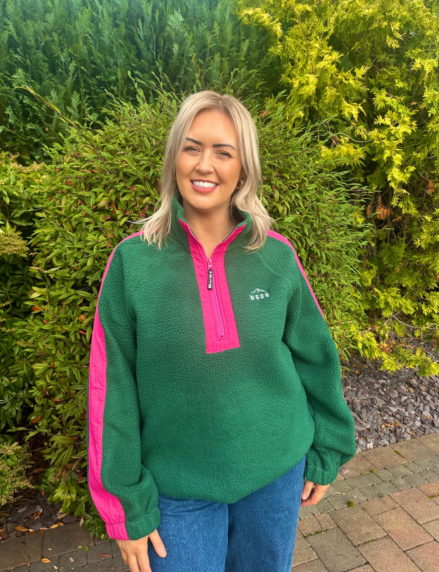 SHANNON fleece in forest green and cerise pink