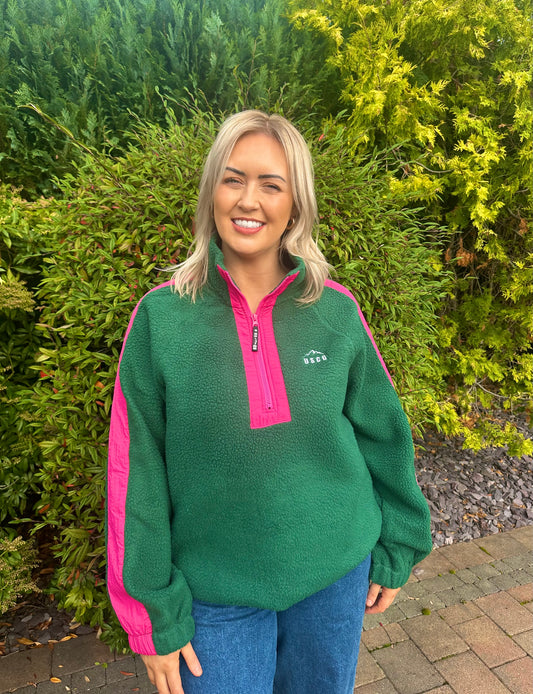 SHANNON fleece in forest green and cerise pink
