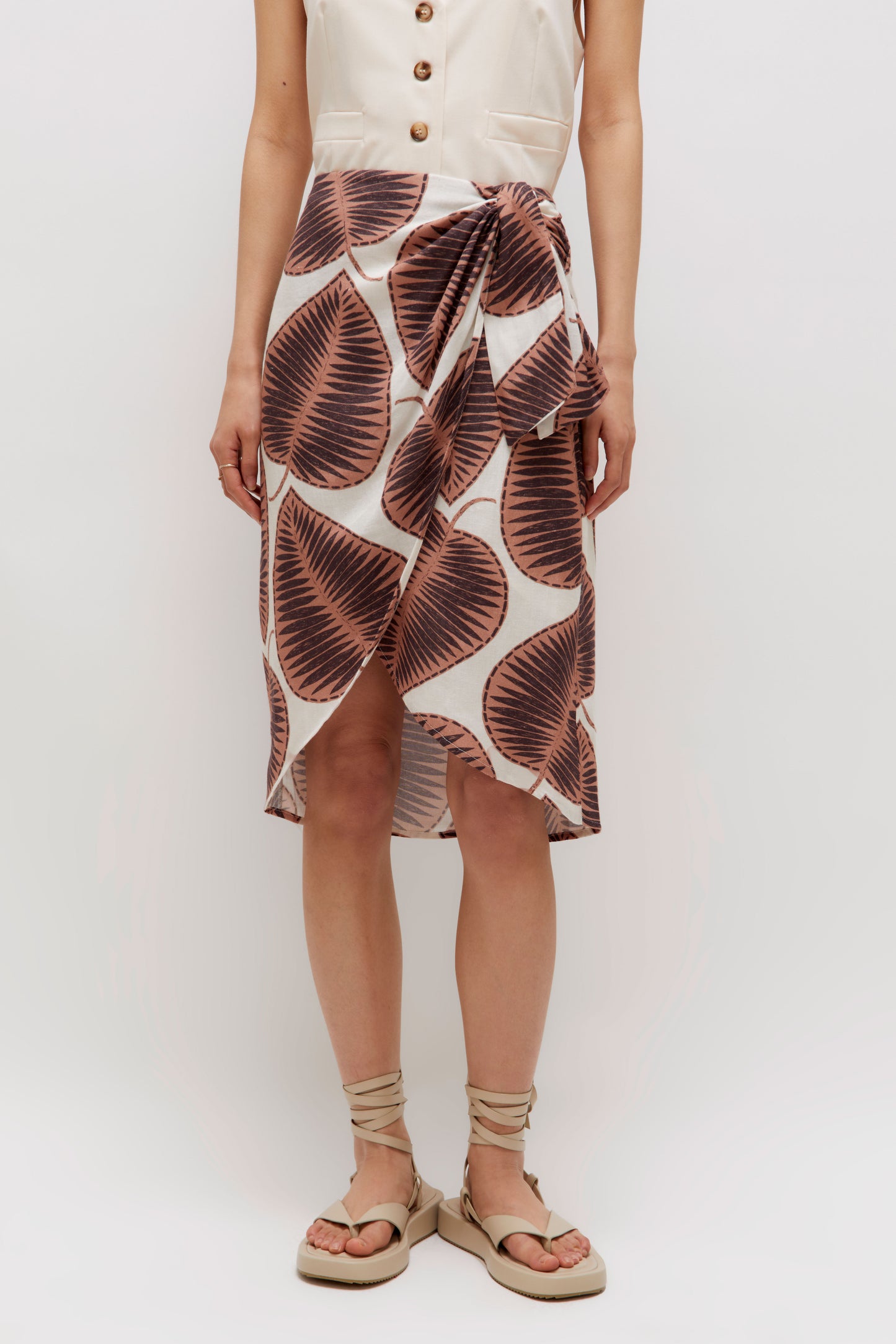 The brown and beige leaf print skirt