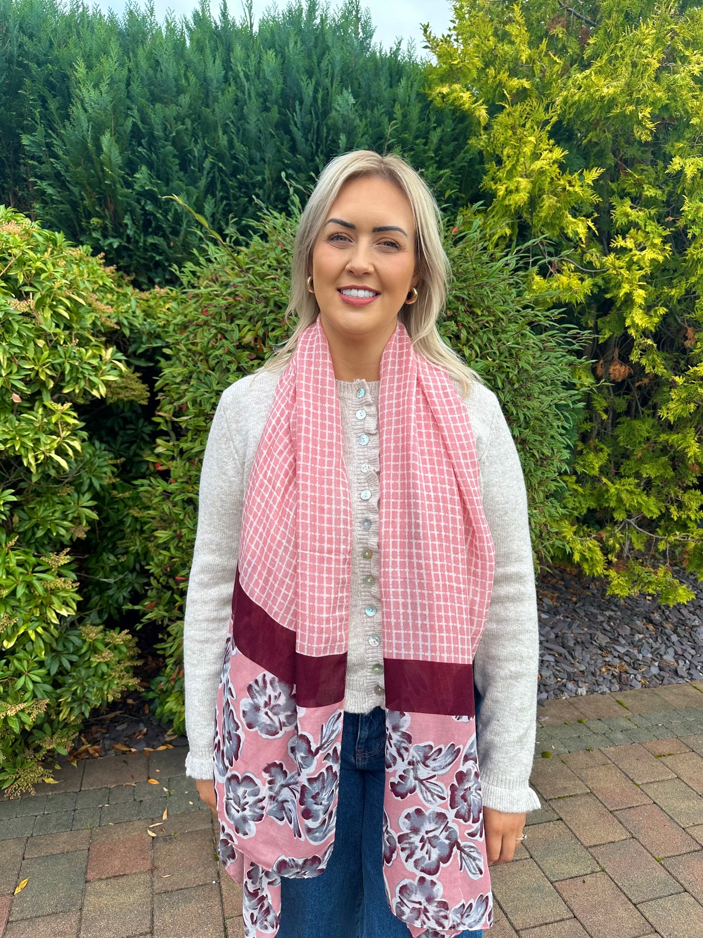 SUZANNA scarf in pink and burgundy