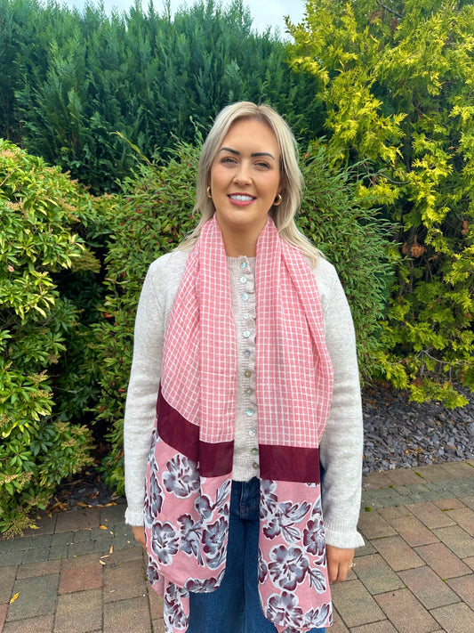 SUZANNA scarf in pink and burgundy