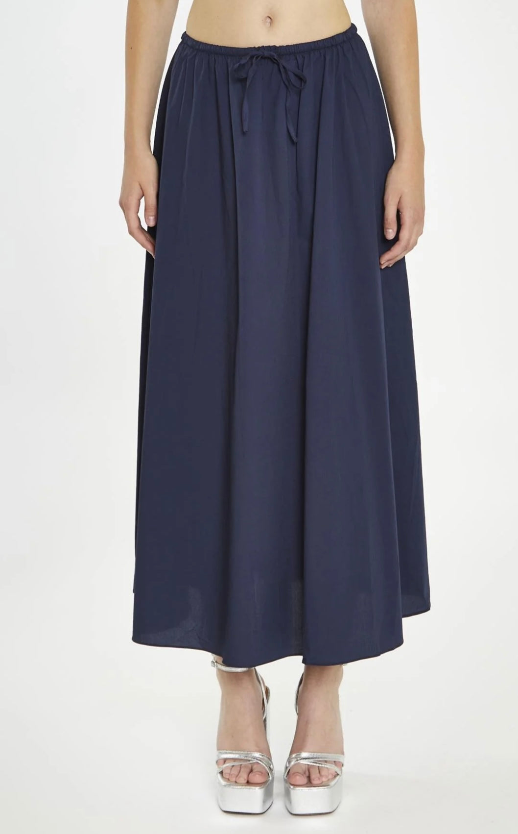 The navy cotton poplin skirt with adjustable waist detail