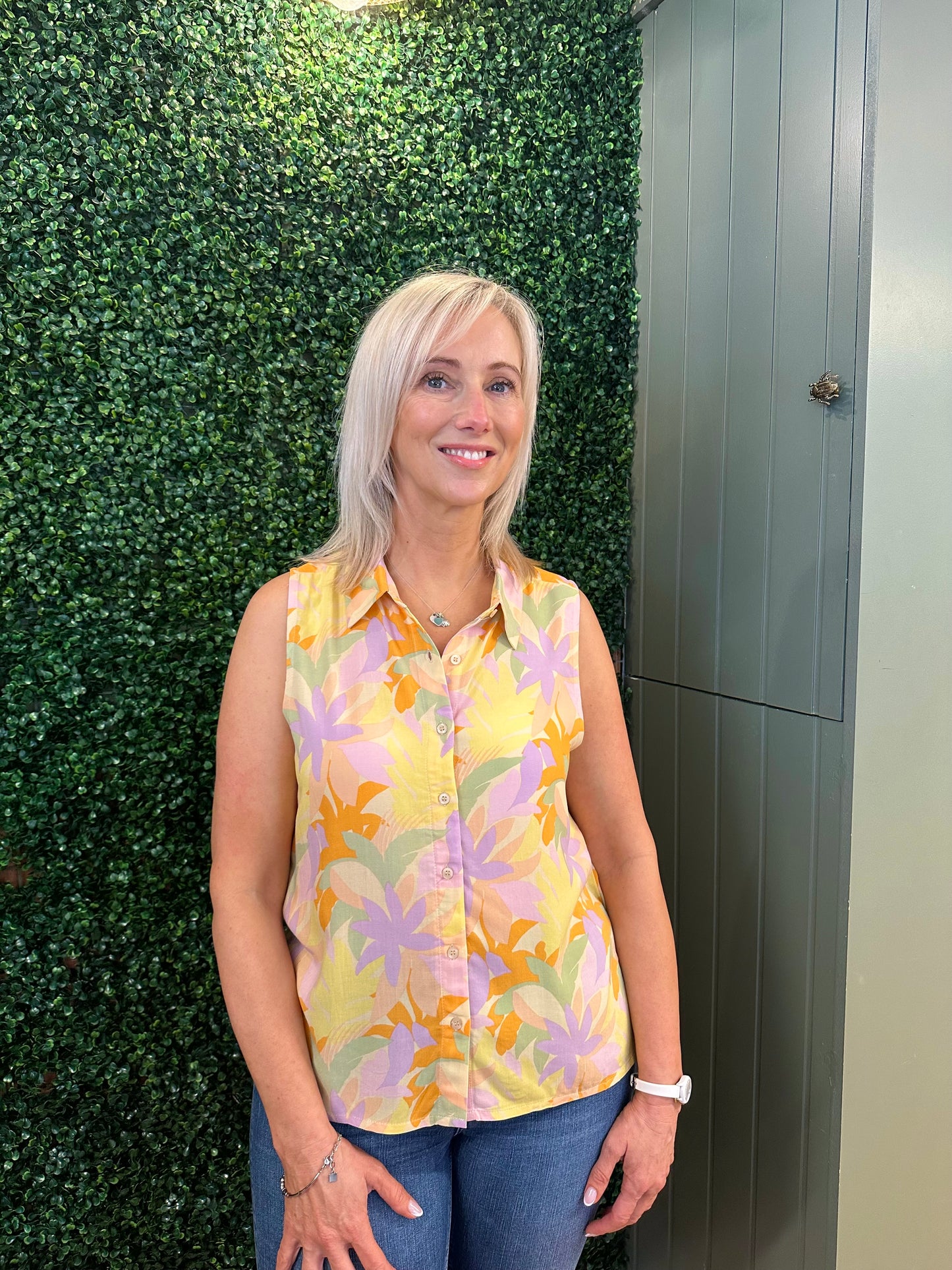 The pastel leaf print sleeveless shirt style top