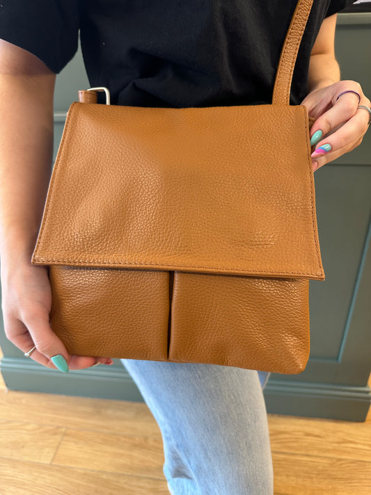 The Italian crossbody bag in light tan