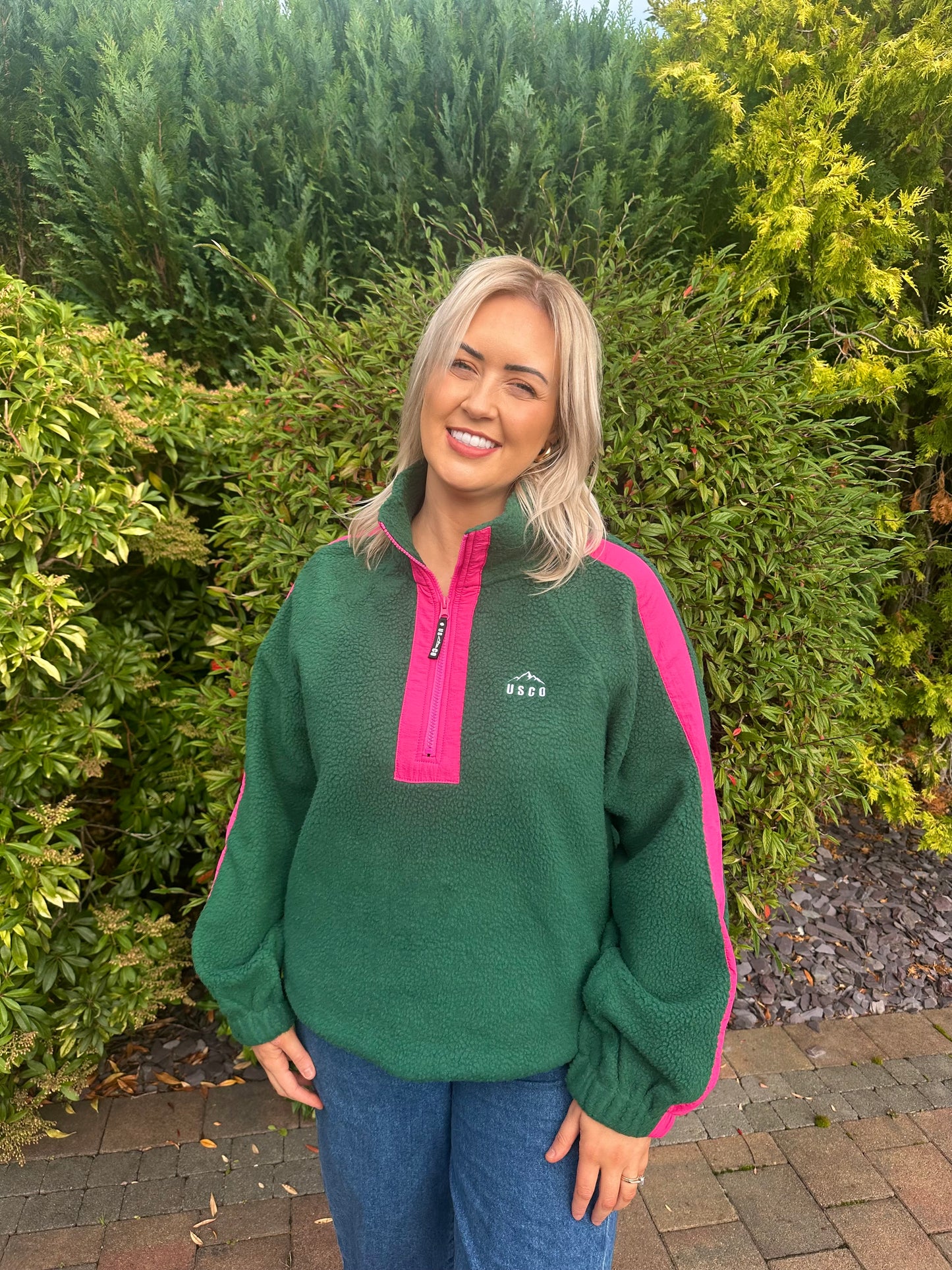 SHANNON fleece in forest green and cerise pink